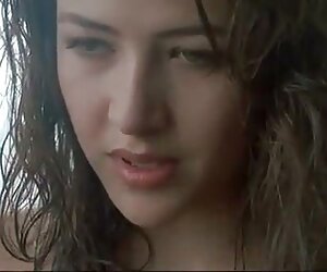 Rüzgarlı gün Misha ile porno amatör çekilmiş pornolar seks yapıyor